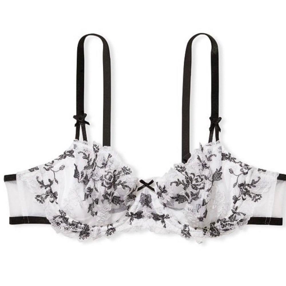 DREAM ANGELS Size 34 D
Wicked Unlined Balconette Bra